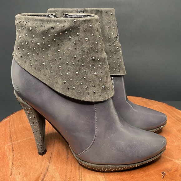 Vtg MCP Women’s Size 7 Gray/ Sliver Leather Rhinestones 4” Heel Zip Ankle Boots - Picture 2 of 9